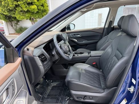 Used 2023 Nissan Rogue Platinum w/ Platinum Premium Package image 13