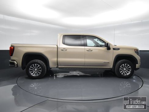 Used 2023 GMC Sierra 1500 AT4 w/ AT4 Premium Package AWD/4WD image 54