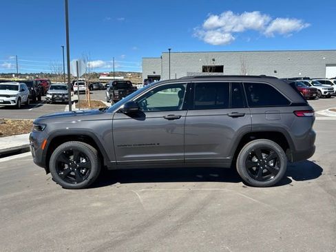 New 2026 Jeep Grand Cherokee Limited w/ Limited Altitude Package AWD/4WD image 2