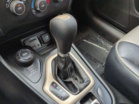 Used 2015 Jeep Cherokee Sport AWD/4WD image 31