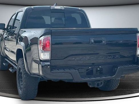 Used 2020 Toyota Tacoma TRD Sport w/ Technology Package AWD/4WD image 4