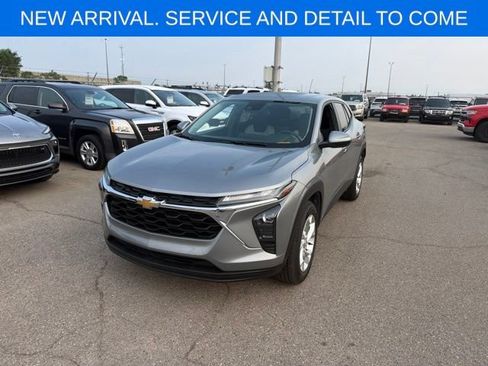 Used 2024 Chevrolet Trax LS w/ LS Convenience Package FWD image 1