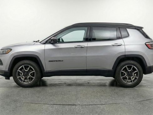 Used 2025 Jeep Compass Trailhawk AWD/4WD image 5