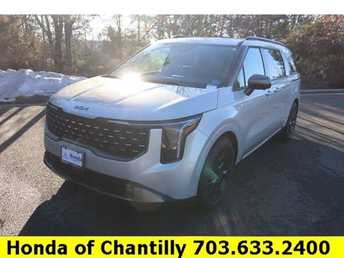 Used 2026 Kia Carnival SX w/ SX Dark Edition Package image 3