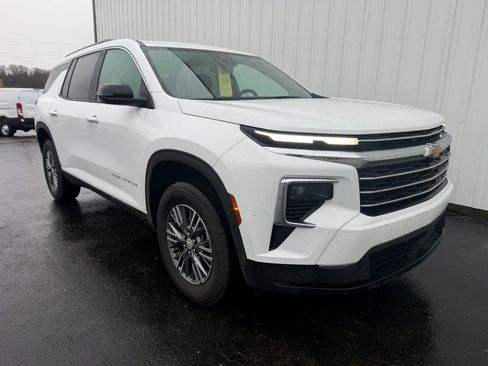 Used 2026 Chevrolet Traverse LT image 6