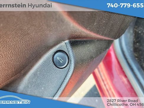 Used 2018 Chevrolet Cruze LT w/ Convenience Package FWD image 10
