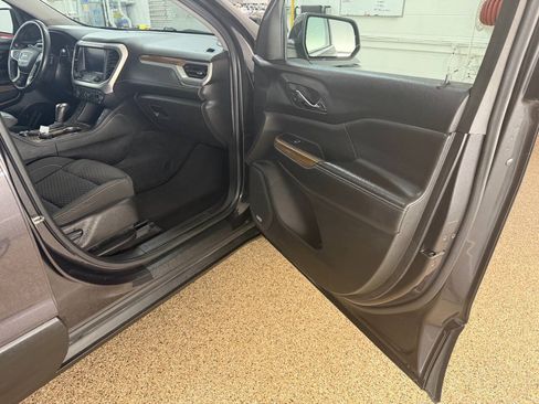 Used 2017 GMC Acadia SLE FWD image 19