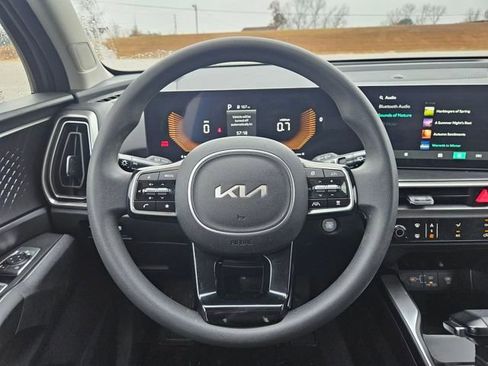 Used 2024 Kia Sorento LX image 14