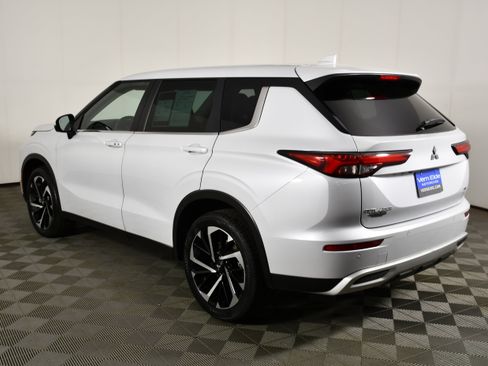 Used 2023 Mitsubishi Outlander SE AWD/4WD image 8