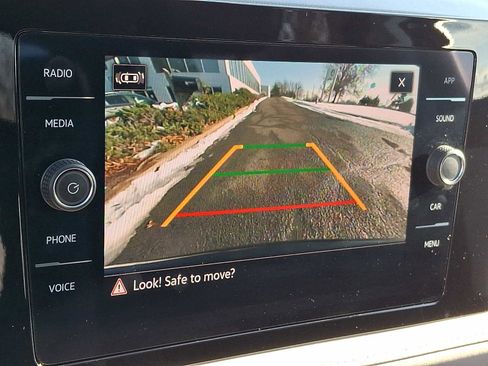 Certified 2025 Volkswagen Taos SE w/ Panoramic Sunroof Package image 16