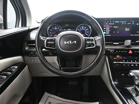 Used 2024 Kia Carnival EX image 33