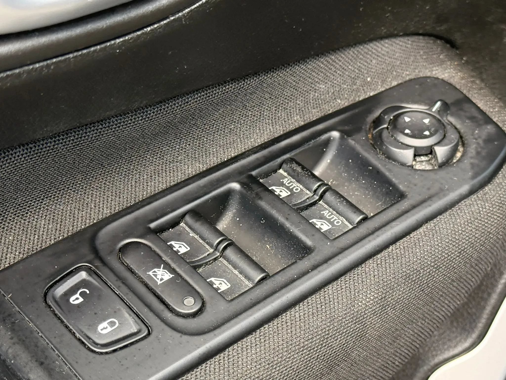 Used 2018 Jeep Renegade Latitude w/ Cold Weather Group AWD/4WD image 23