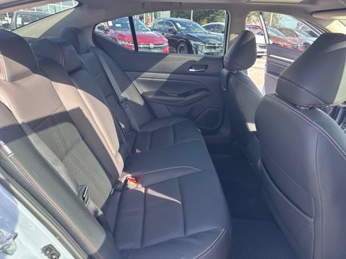 Used 2024 Nissan Altima 2.5 SR w/ SR Premium Package FWD image 42