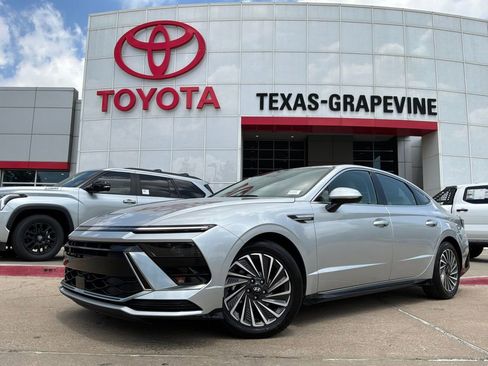 Used 2025 Hyundai Sonata SEL FWD image 2