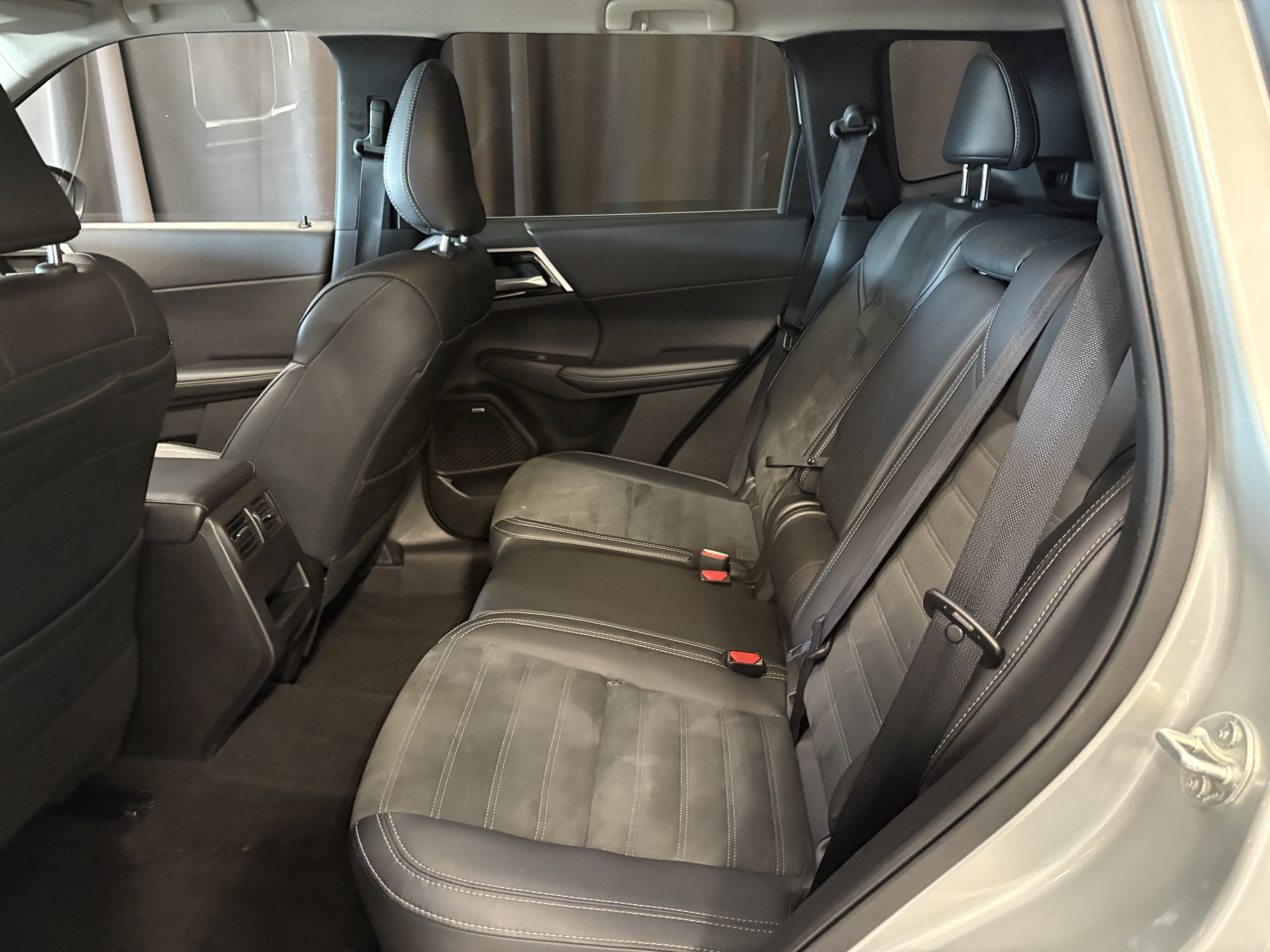 Used 2025 Mitsubishi Outlander SE AWD/4WD image 10
