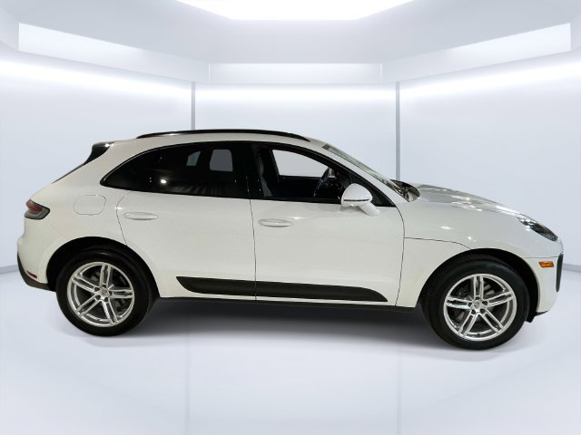 Certified 2026 Porsche Macan AWD/4WD image 8