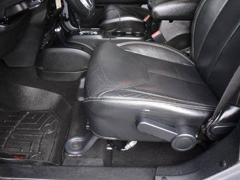 Used 2016 Jeep Wrangler Unlimited Rubicon AWD/4WD image 34