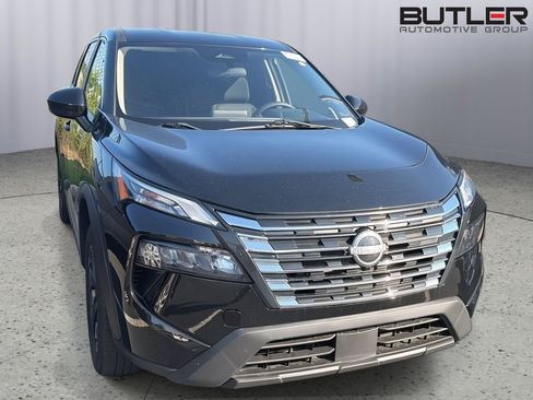 Used 2024 Nissan Rogue SV AWD/4WD image 5