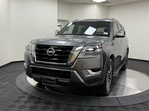 Used 2022 Nissan Armada Platinum w/ Captain's Chairs Package RWD image 2