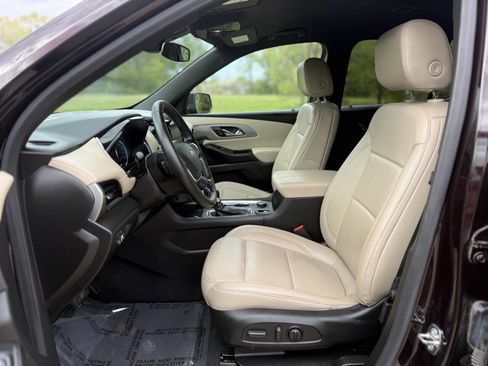 Used 2023 Chevrolet Traverse LT AWD/4WD image 9