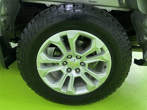Used 2022 Chevrolet Silverado 1500 LTZ w/ LTZ Convenience Package II AWD/4WD image 15