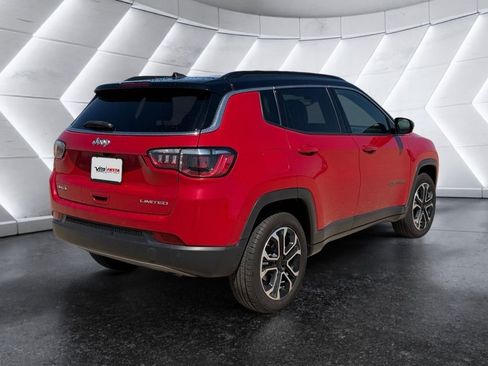 Used 2024 Jeep Compass Limited AWD/4WD image 2