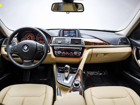 Used 2018 BMW 320i Sedan image 13