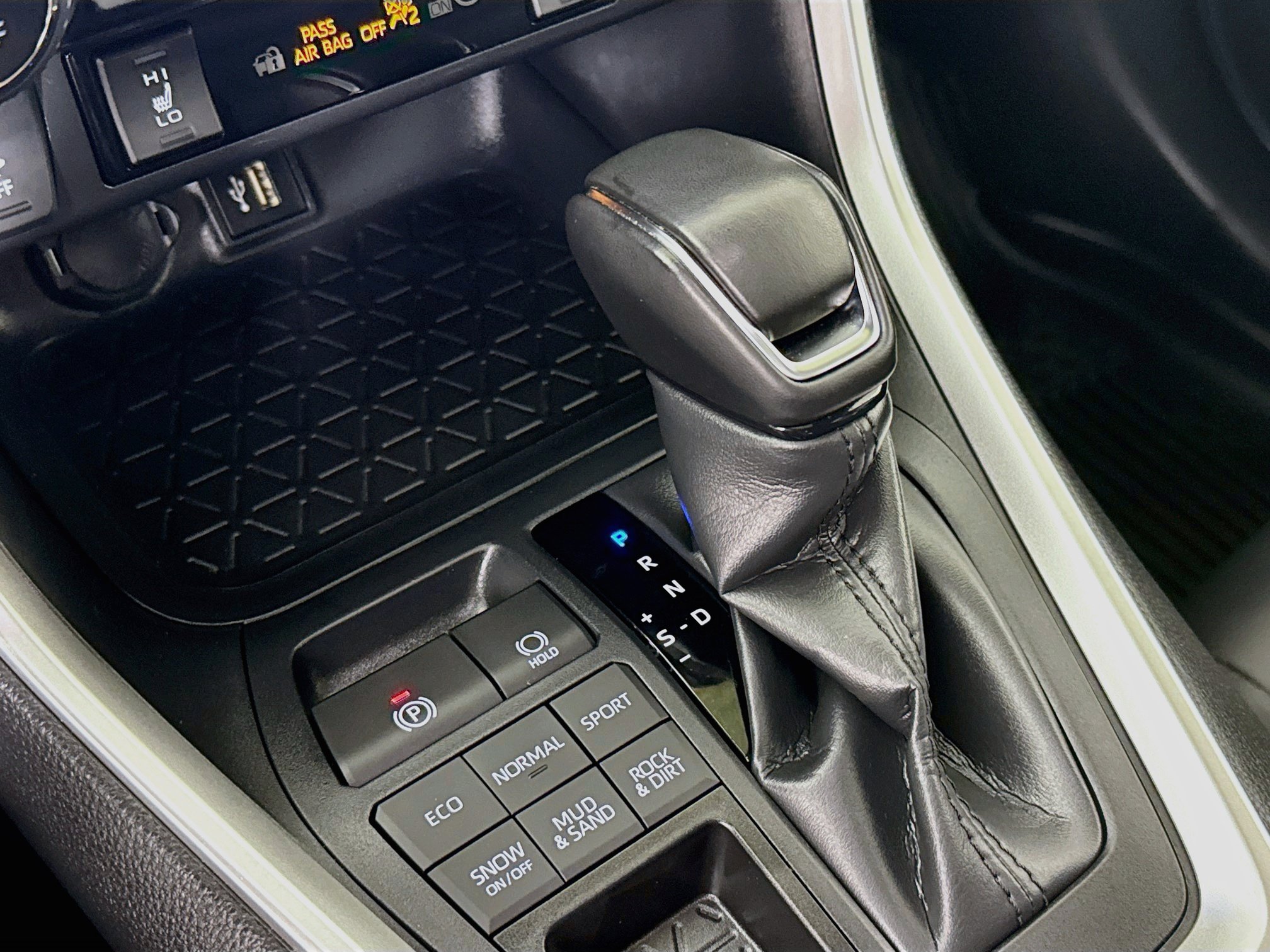 Certified 2023 Toyota RAV4 XLE Premium AWD/4WD image 18