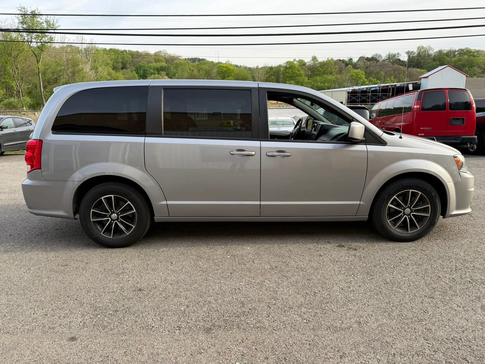 Used 2019 Dodge Grand Caravan GT w/ Safety Sphere Group FWD image 4