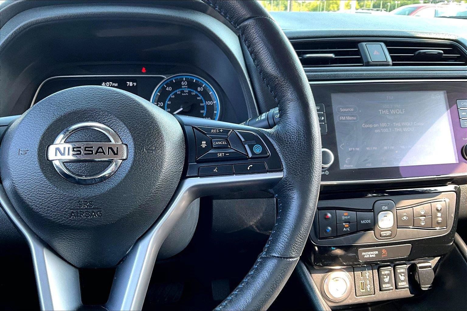 Used 2021 Nissan Leaf SV w/ SV Technology Package FWD image 12