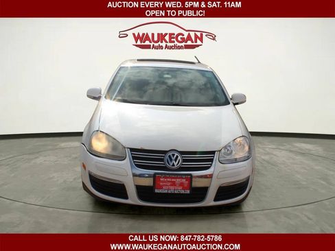 Used 2009 Volkswagen Jetta SE FWD image 2