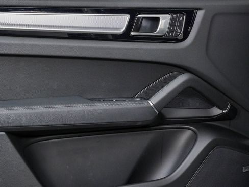Certified 2022 Porsche Cayenne AWD/4WD image 6