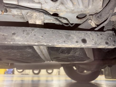 Used 2010 GMC Acadia SLE image 17