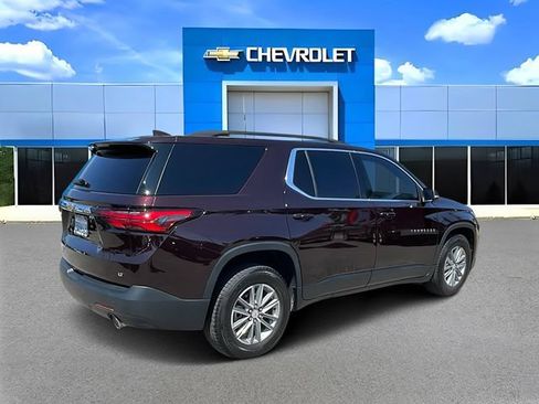 Used 2022 Chevrolet Traverse LT FWD image 3