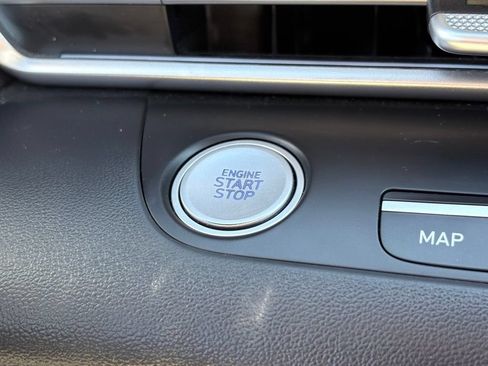 Used 2024 Hyundai Elantra Limited FWD image 17