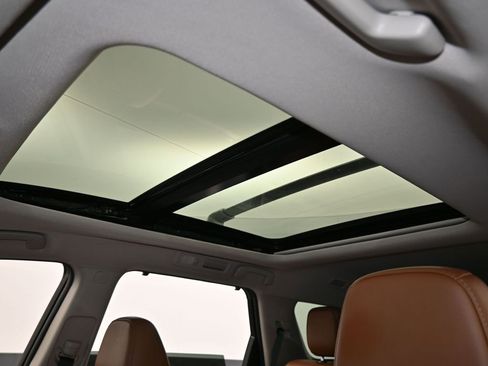 Used 2023 Nissan Pathfinder Platinum image 11