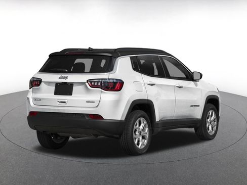 Used 2025 Jeep Compass Limited AWD/4WD image 2