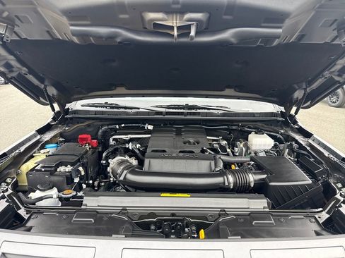 Used 2025 Nissan Frontier SV image 15