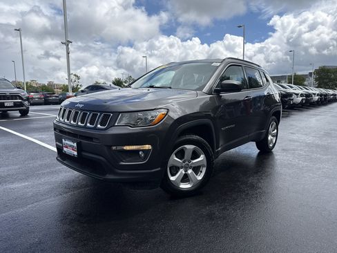 Used 2018 Jeep Compass Latitude w/ Popular Equipment Group AWD/4WD image 1