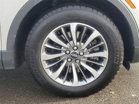 Used 2019 Lincoln Nautilus Select image 9