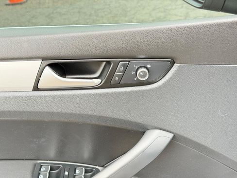 Used 2013 Volkswagen Passat 2.5 SE FWD image 17