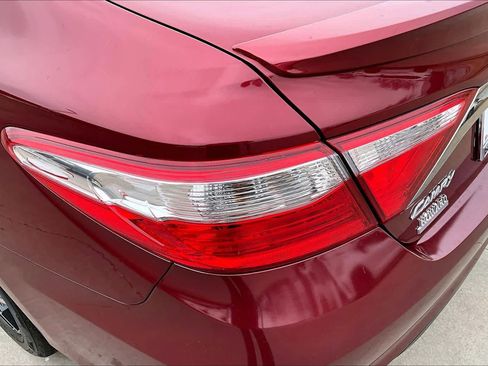 Used 2016 Toyota Camry XSE image 28