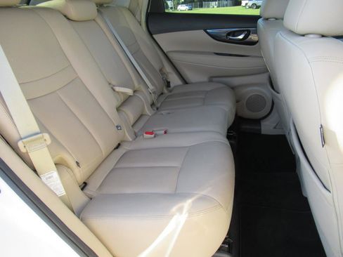 Used 2020 Nissan Rogue SL w/ Premium Package image 31