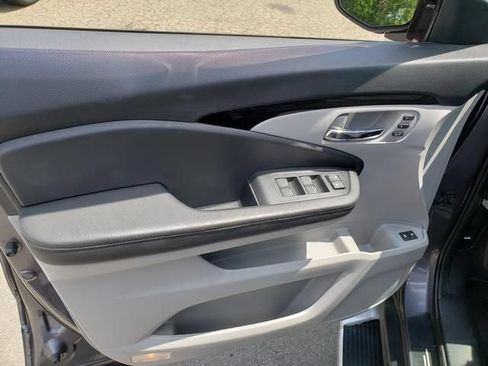 Used 2022 Honda Pilot Touring image 12