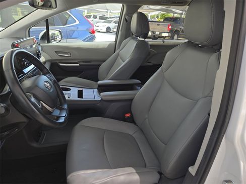 Used 2024 Toyota Sienna XLE image 25