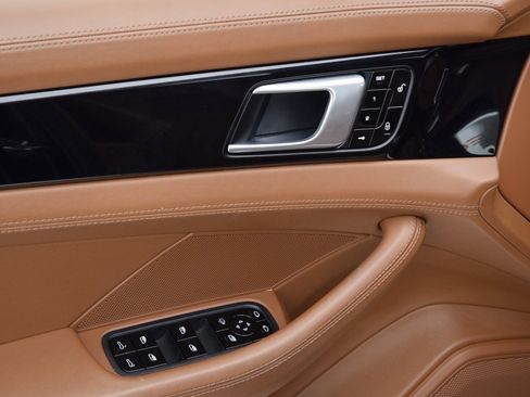 Used 2018 Porsche Panamera 4 image 23