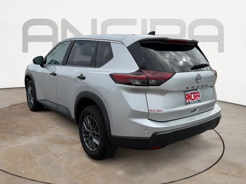 Used 2024 Nissan Rogue S FWD image 8