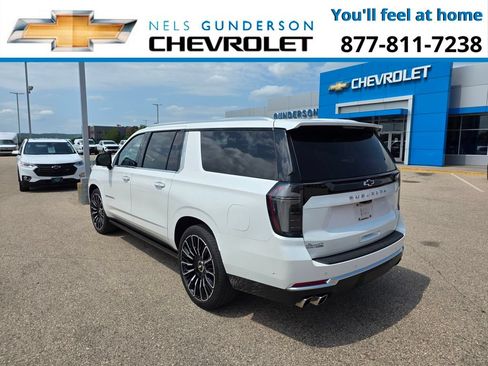 Used 2025 Chevrolet Suburban High Country AWD/4WD image 5