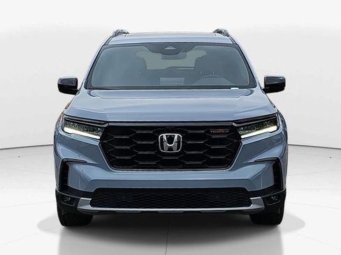 Used 2025 Honda Pilot TrailSport image 2