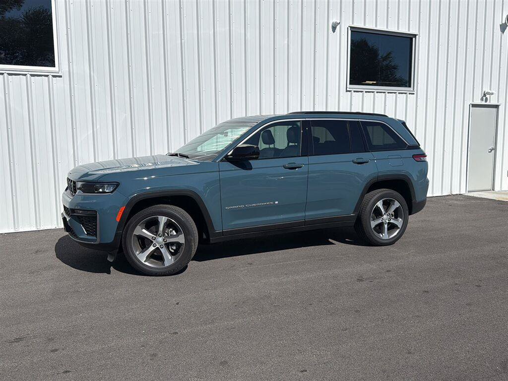 Used 2026 Jeep Grand Cherokee Limited AWD/4WD image 4